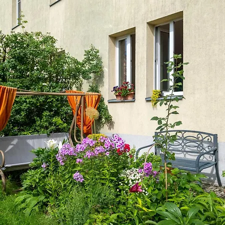 Artsy 2 Bedroom Next To Old Town With Garden And Parking 아파트
