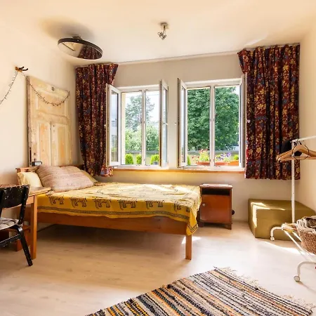 Artsy 2 Bedroom Next To Old Town With Garden And Parking Lägenhet