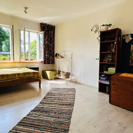 Artsy 2 Bedroom Next To Old Town With Garden And Parking Lägenhet *