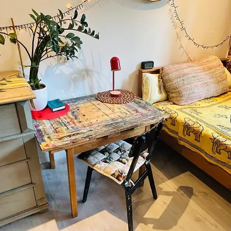 Artsy 2 Bedroom Next To Old Town With Garden And Parking