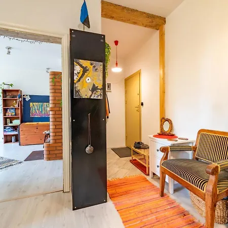 Artsy 2 Bedroom Next To Old Town With Garden And Parking 탈린
