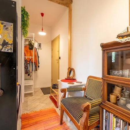 Artsy 2 Bedroom Next To Old Town With Garden And Parking Lägenhet