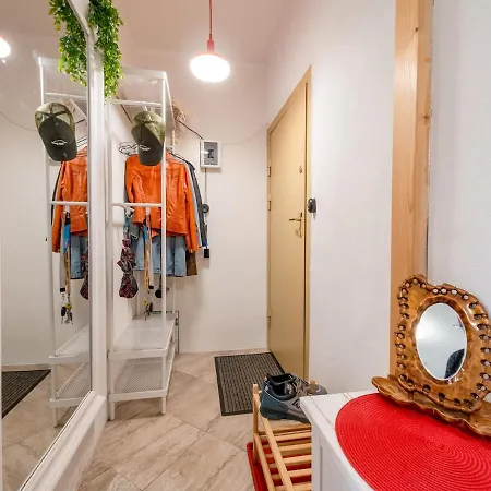 Artsy 2 Bedroom Next To Old Town With Garden And Parking * 탈린