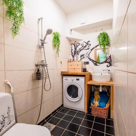 Artsy 2 Bedroom Next To Old Town With Garden And Parking 아파트 *