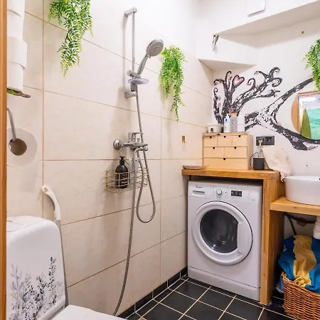 Artsy 2 Bedroom Next To Old Town With Garden And Parking Lägenhet *